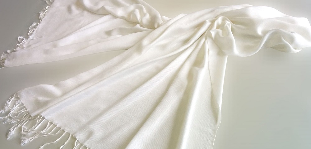 white-pashmina-shawl-fringe-ends-monsoon-corporate-gifts